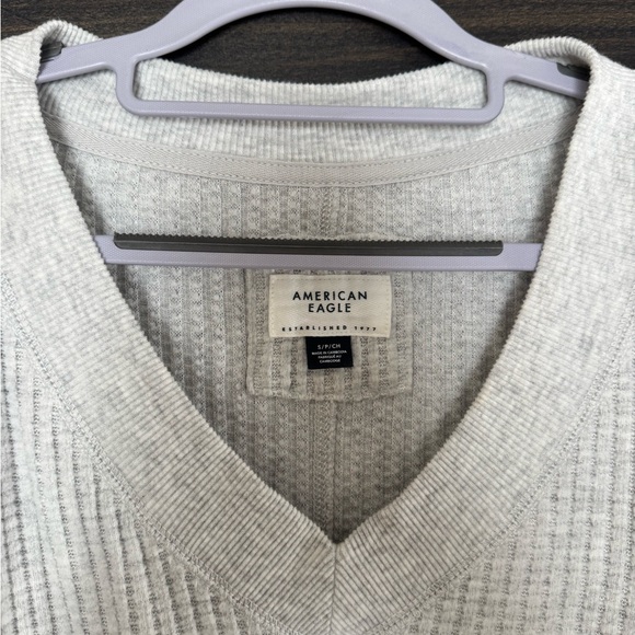 American Eagle Outfitters Light Gray V-Neck Sweater - Picture 2 of 3